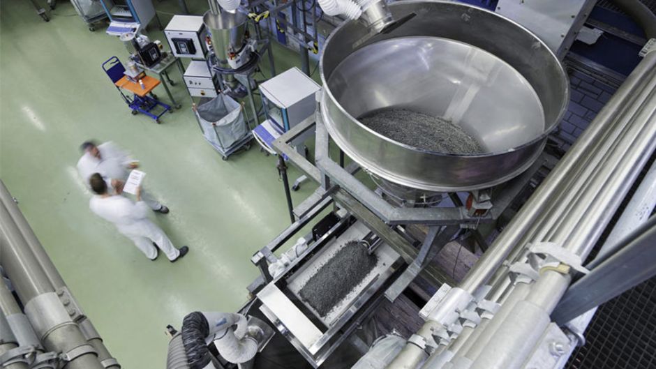 Coperion K-Tron vergrößert sein Testcenter in Niederlenz in der Schweiz. Damit erweitert der Anbieter von Dosier- und Fördertechniklösungen seine Möglichkeiten, Versuche mit Materialien durchzuführen, die hohe Containment- und Hygieneanforderungen haben.