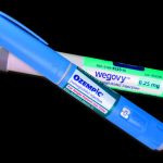 Die als „Abnehm-Spritzen“ bekanntgewordenen Medikamente Wegovy und Ozempic von Novo Nordisk kommen im Pen-Format zur Selbstanwendung.