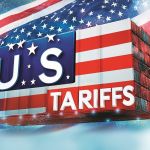 US Flagge mit Containern im Hintergrund