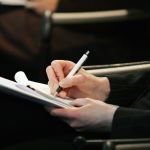 Ein Forschungsteam beschäftigte sich damit, wie sich der Gewichtsverlust von Patienten unterscheidet, die Tirzepatid oder Semaglutid als Abnehmmittel bekamen. Das Ergebnis: Tirzepatid, der Wirkstoff von Eli Lilly, erzeugt einen größeren Effekt.